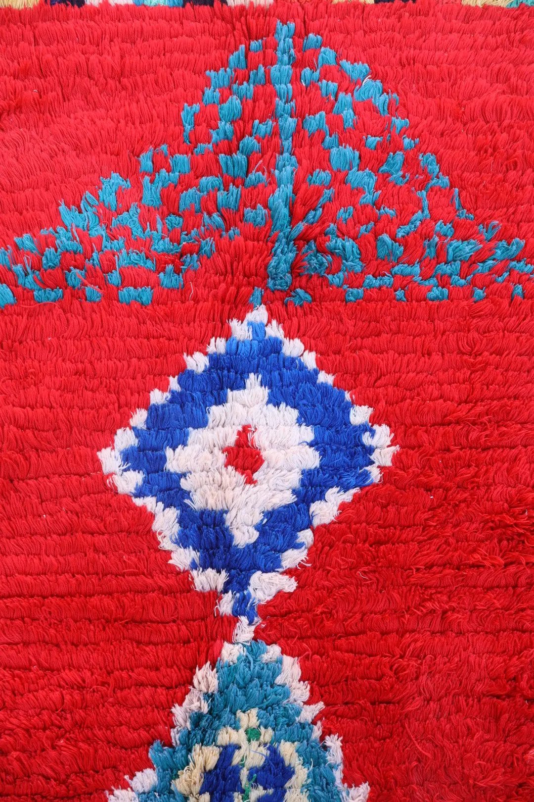 Tapis Berbère Coloré Ancien Rouge et Multicolore - 229 x 132 cm Néda