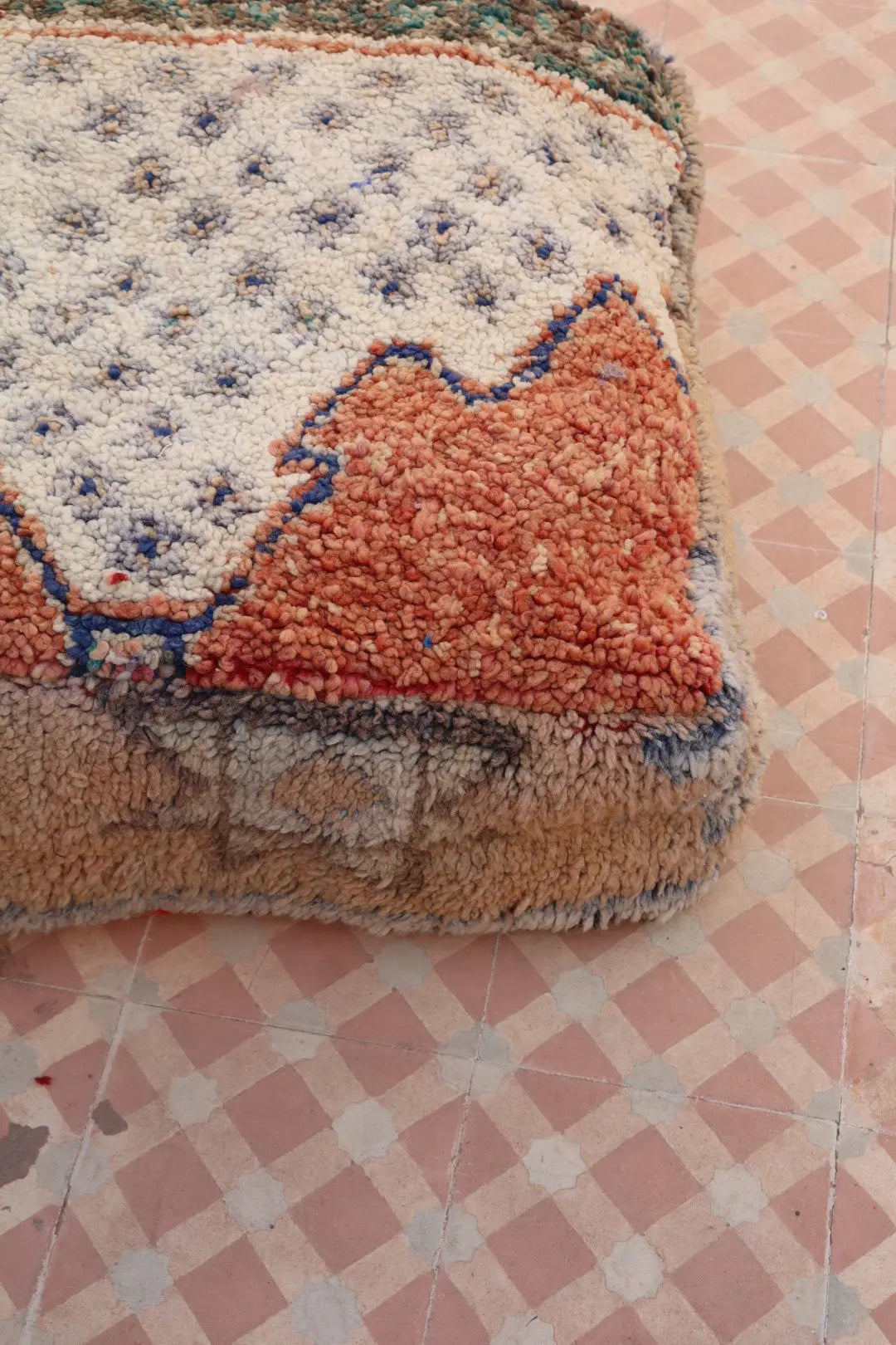 Pouf Berbero Colorato con Motivi Astratti Néda