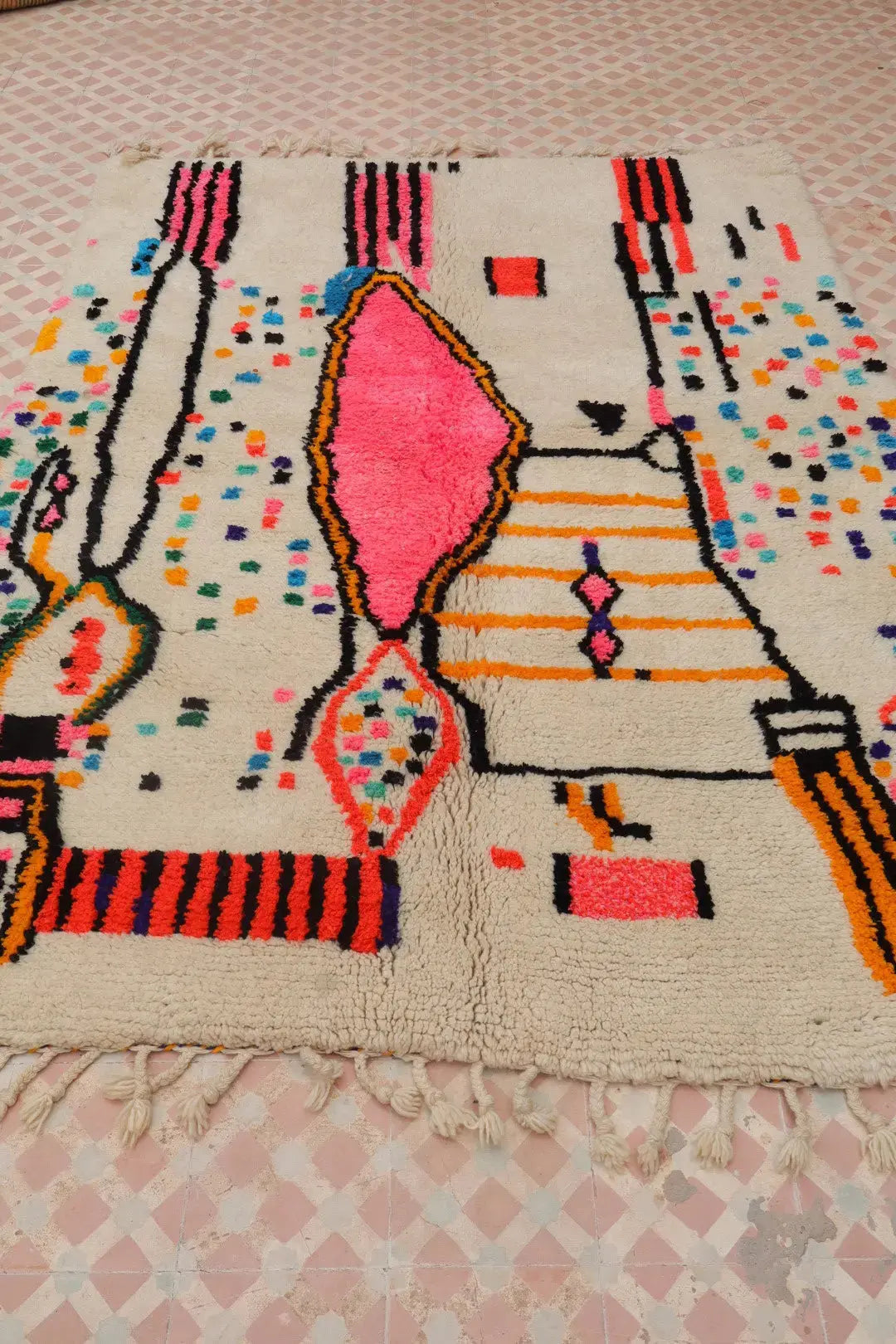 Tapis Berbère Coloré Azilal Motifs Blanc Motfis Multicolore- 201 x 153 cm Néda