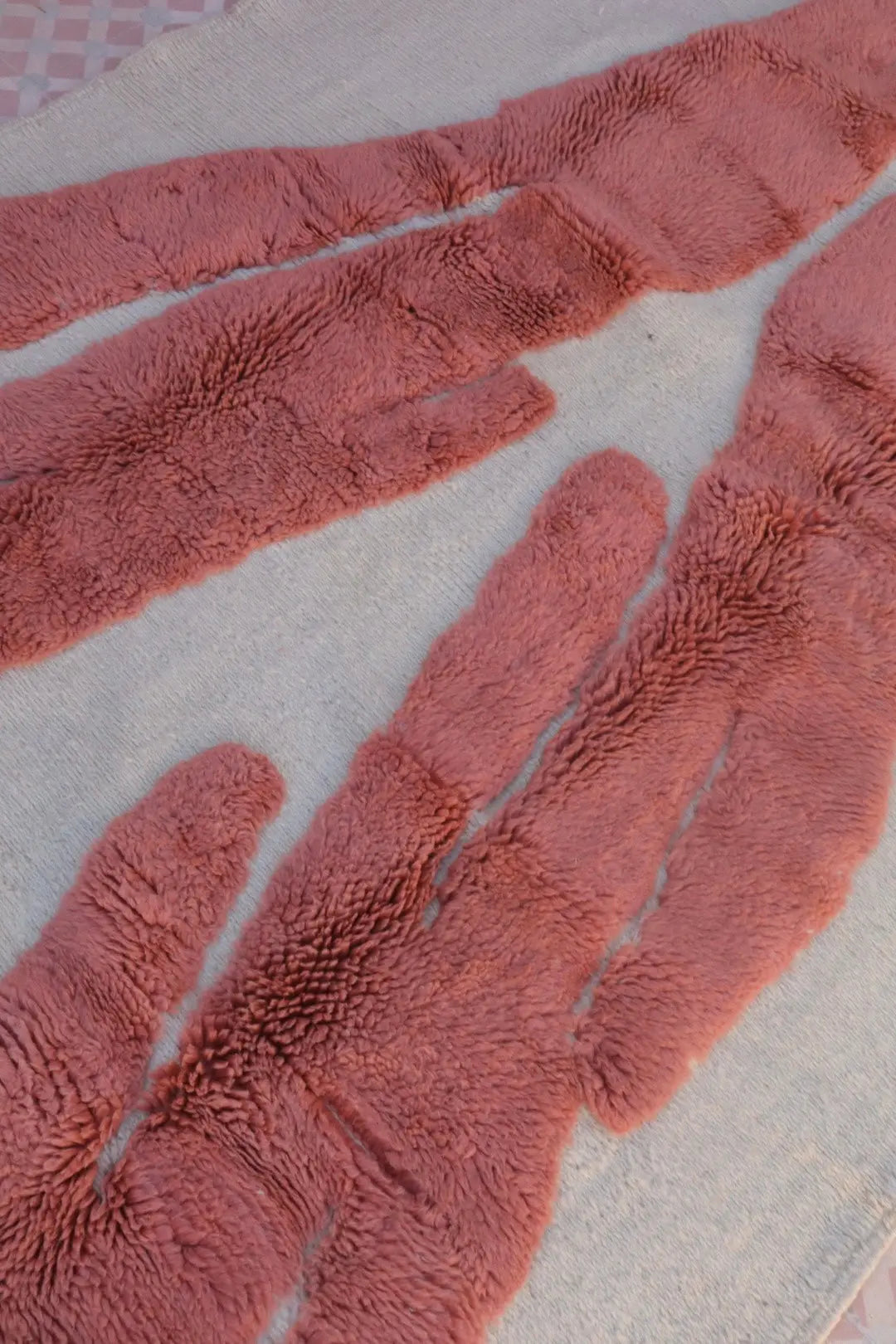 Tapis Berbère Mrirt Coloré Moderne Terracotta Motifs Reliefs - 247 x 150 cm Néda