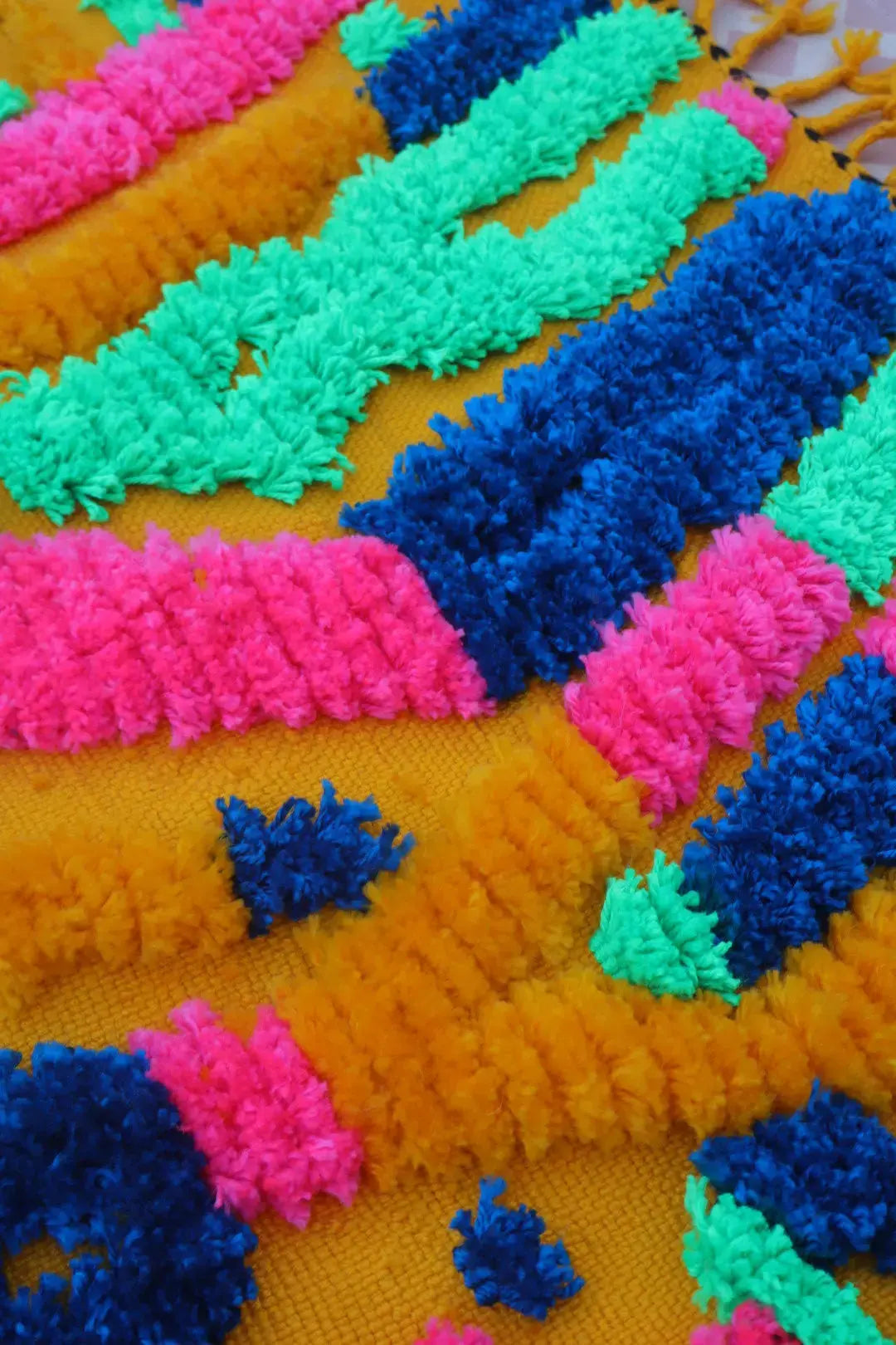 Tappeto Berbero Colorato Giallo Senape Motivi Fluo- 190 x 142 cm Néda