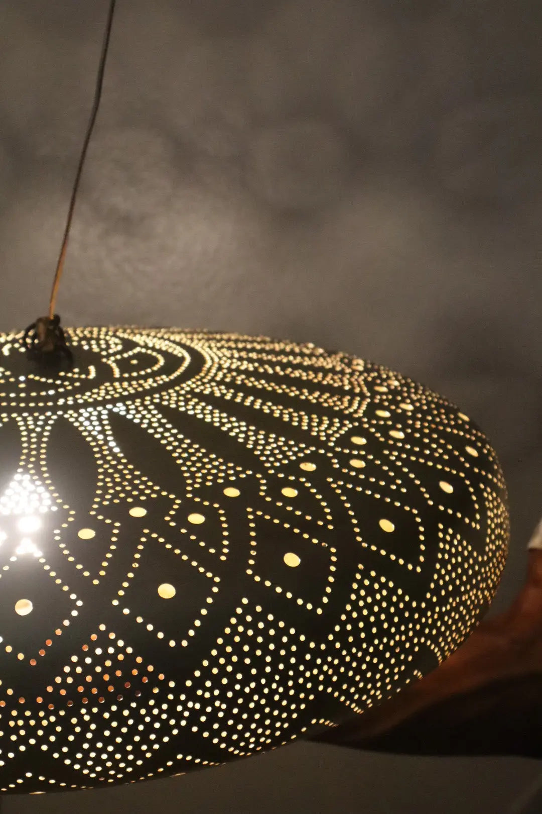 Suspension en Laiton Artisanale - Luminaire Design Fait-Main Néda