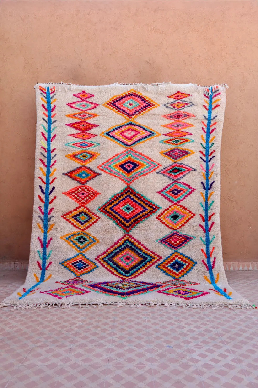 Tapis berbère marocain azilal écru à motifs multicolores 180x101cm