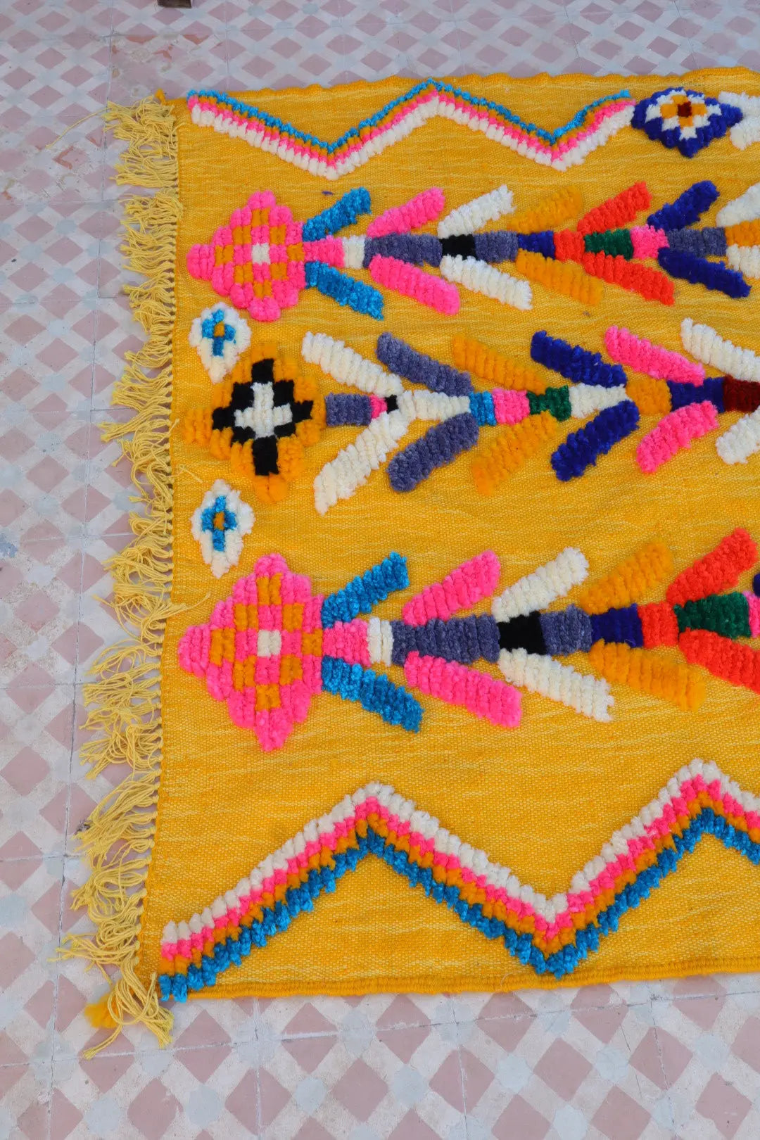 سجادة بربرية ملونة صفراء شمس بنقوش فلوريس- 190 × 142 سم نيدا