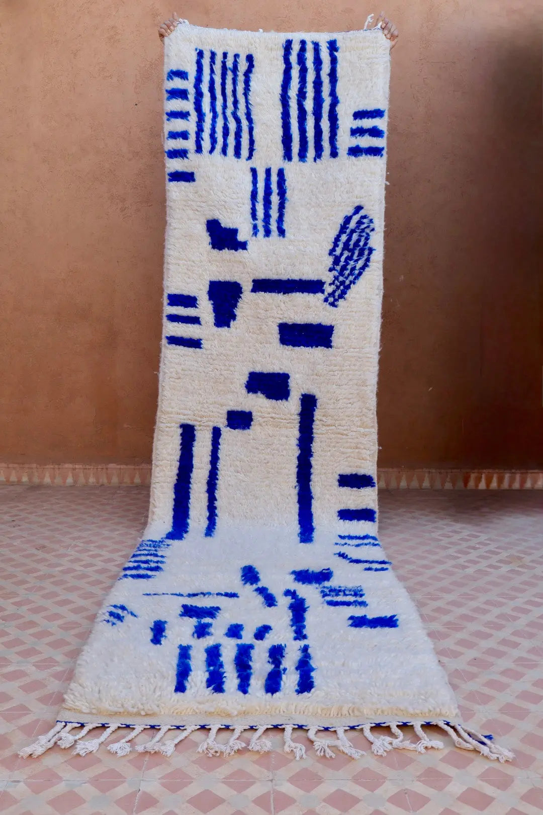 Berber Vloerkleed Azilal Wit met fluorescerende kleurrijke patronen - 310 x  70 – Néda, image size:1080x1620