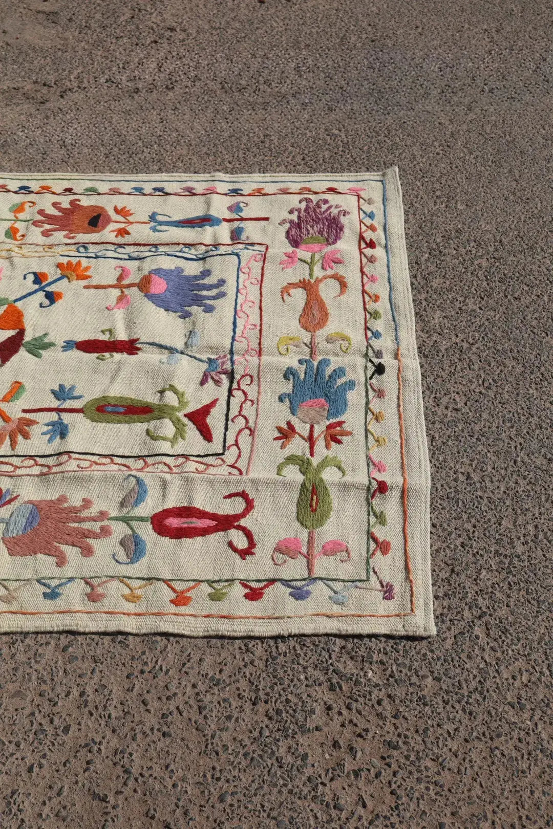 Tapis Kilim Suzani Blanc Multicolore – 180 x 120 cm Néda