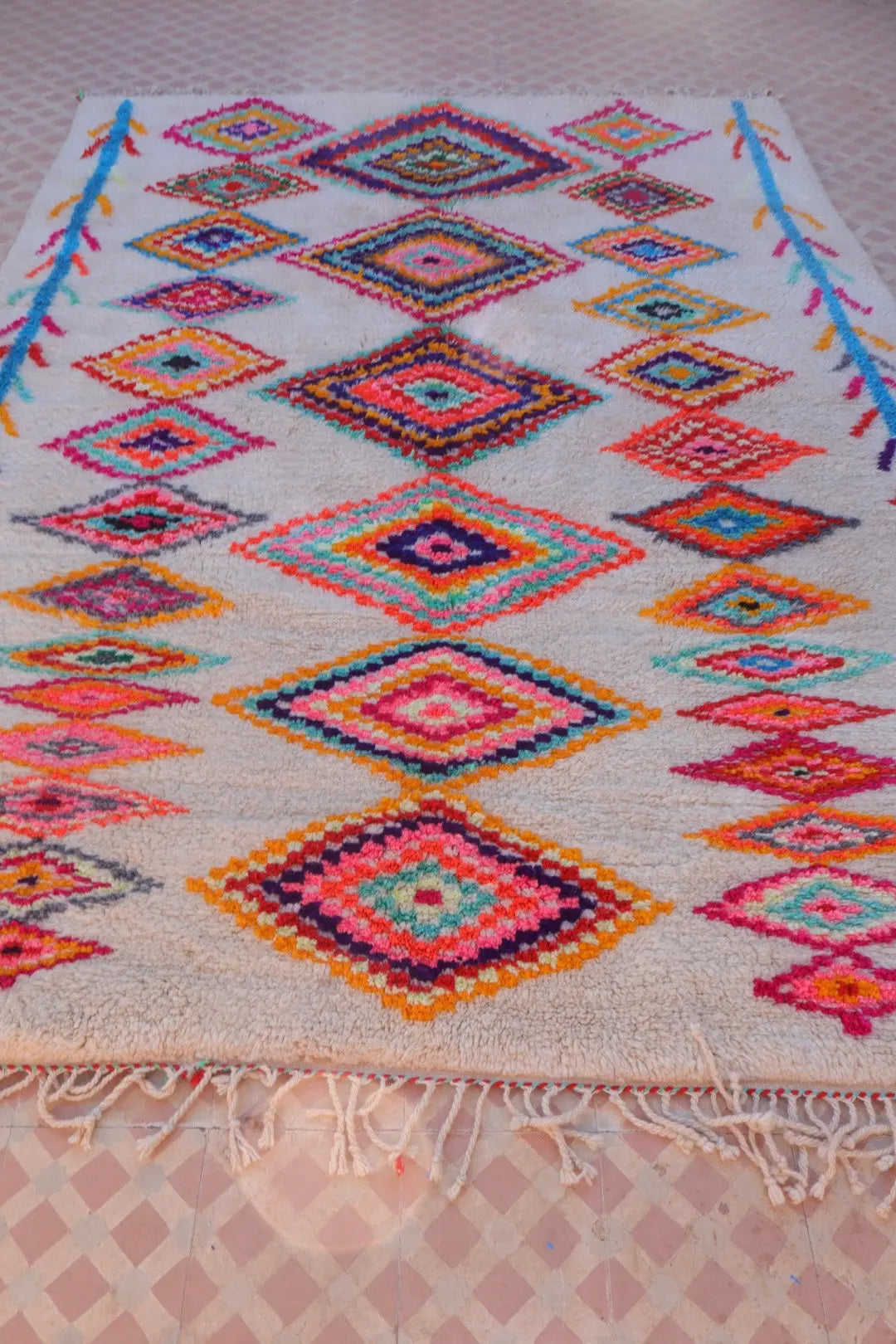 Tapis Berbère Azilal Colorés Motifs Multicolores et Fluo- 262 x 191 cm Néda