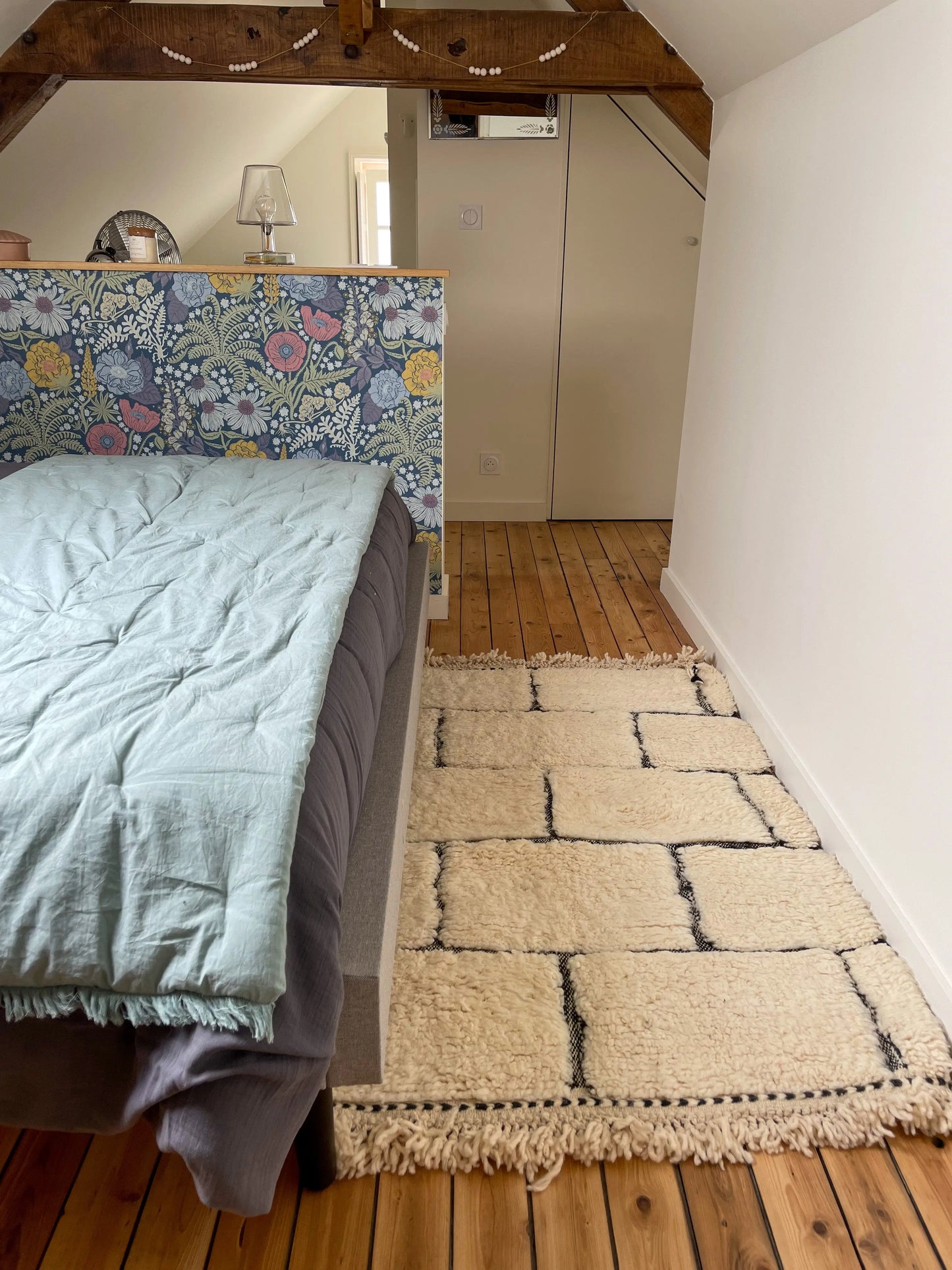 Tapis Berbère Béni Ouarain Noir et Blanc Motifs Creusés - 150 x 100 cm Néda