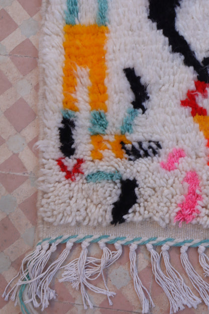 Tapis Berbère Azilal Blanc Motifs Losanges Colorés et Fluo- 149  x 104 cm Néda