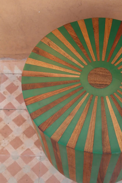 Mesa Auxiliar Circular Rayada Verde y Madera en Marquetería de Madera y Resina- SOLIS Néda