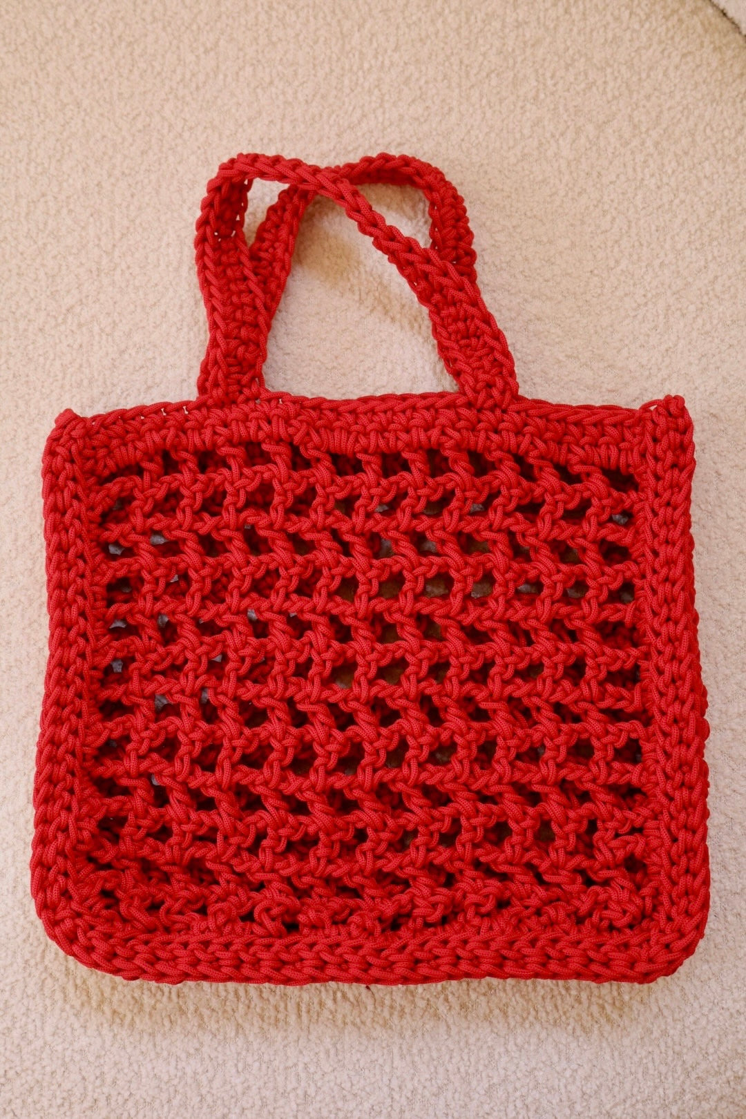 <img src="{{ 'sac-crochet-nylon-rouge.jpg' | asset_url }}" alt="Sac à main en crochet et nylon rouge tendance et stylé, fait main, idéal pour l'été et toute l'année, disponible en plusieurs coloris" title="Sac à main en crochet et nylon violet fait main">