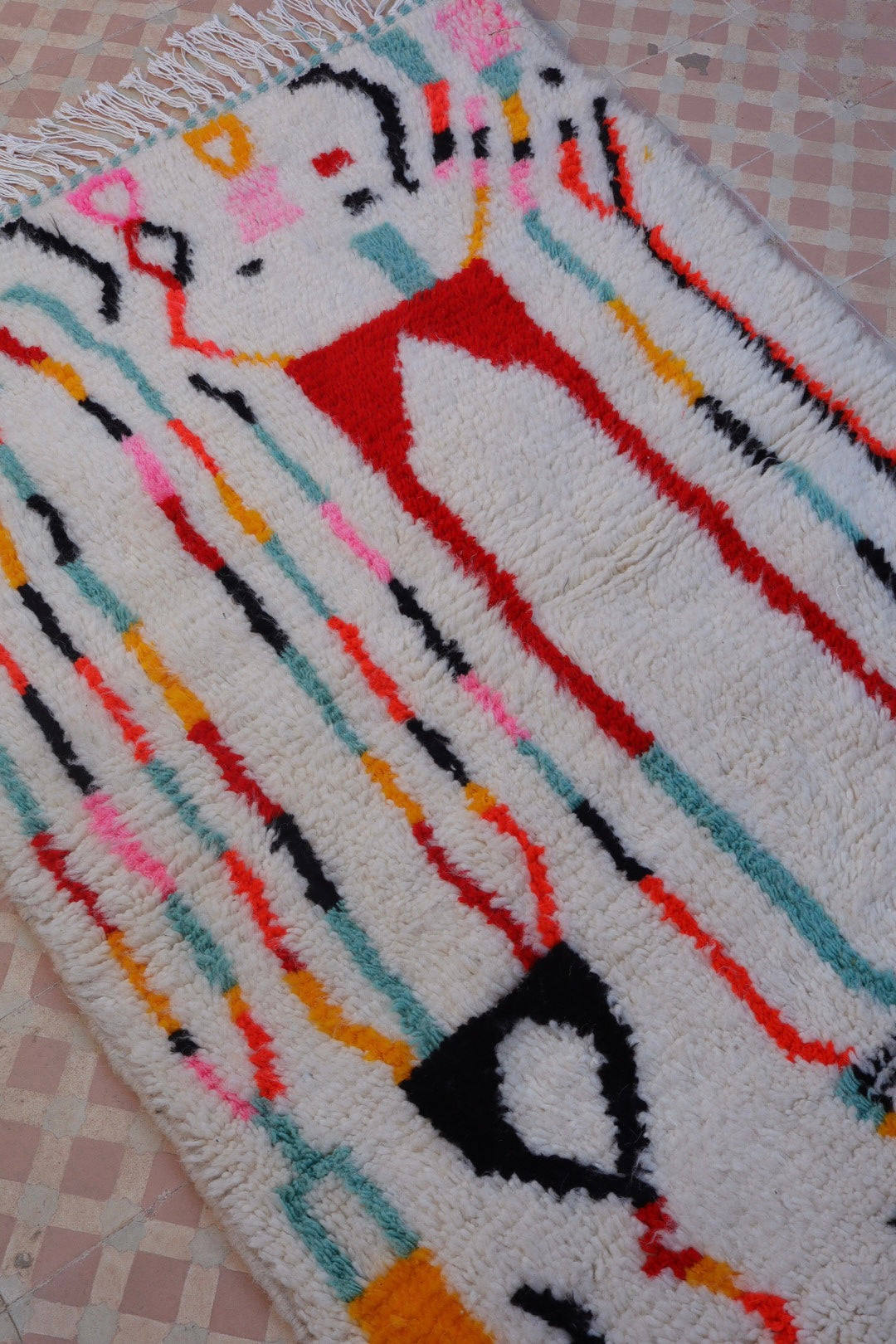 Tapis Berbère Azilal Blanc Motifs Losanges Colorés et Fluo- 149  x 104 cm Néda