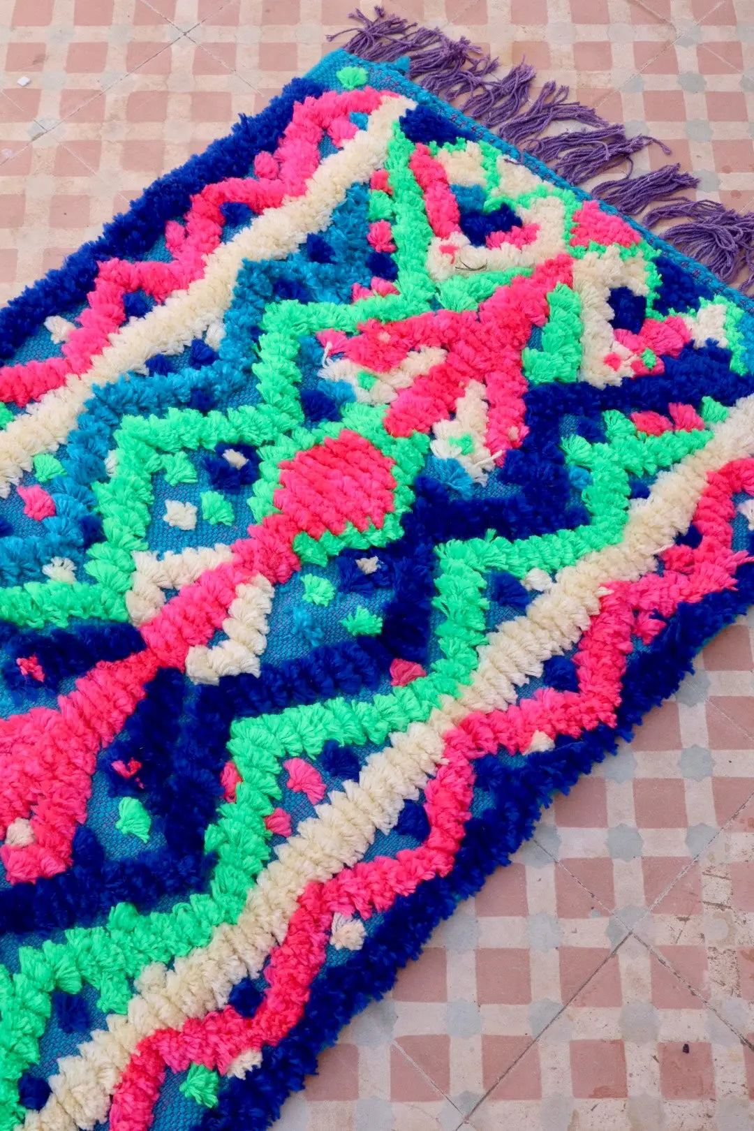 Tapis Berbère Couloir Azilal Bleu à Motifs Reliefs Fluo - 286 x 75 cm Néda