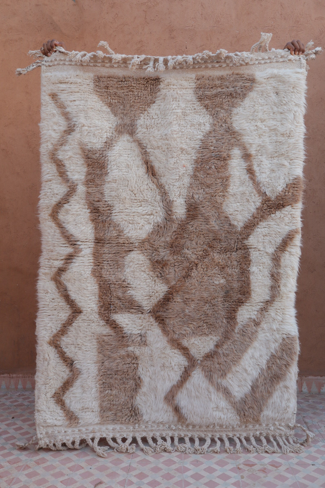 Berber carpet Beni Ouarain White with Abstract patterns Dark Beige - 261 x 111 cm