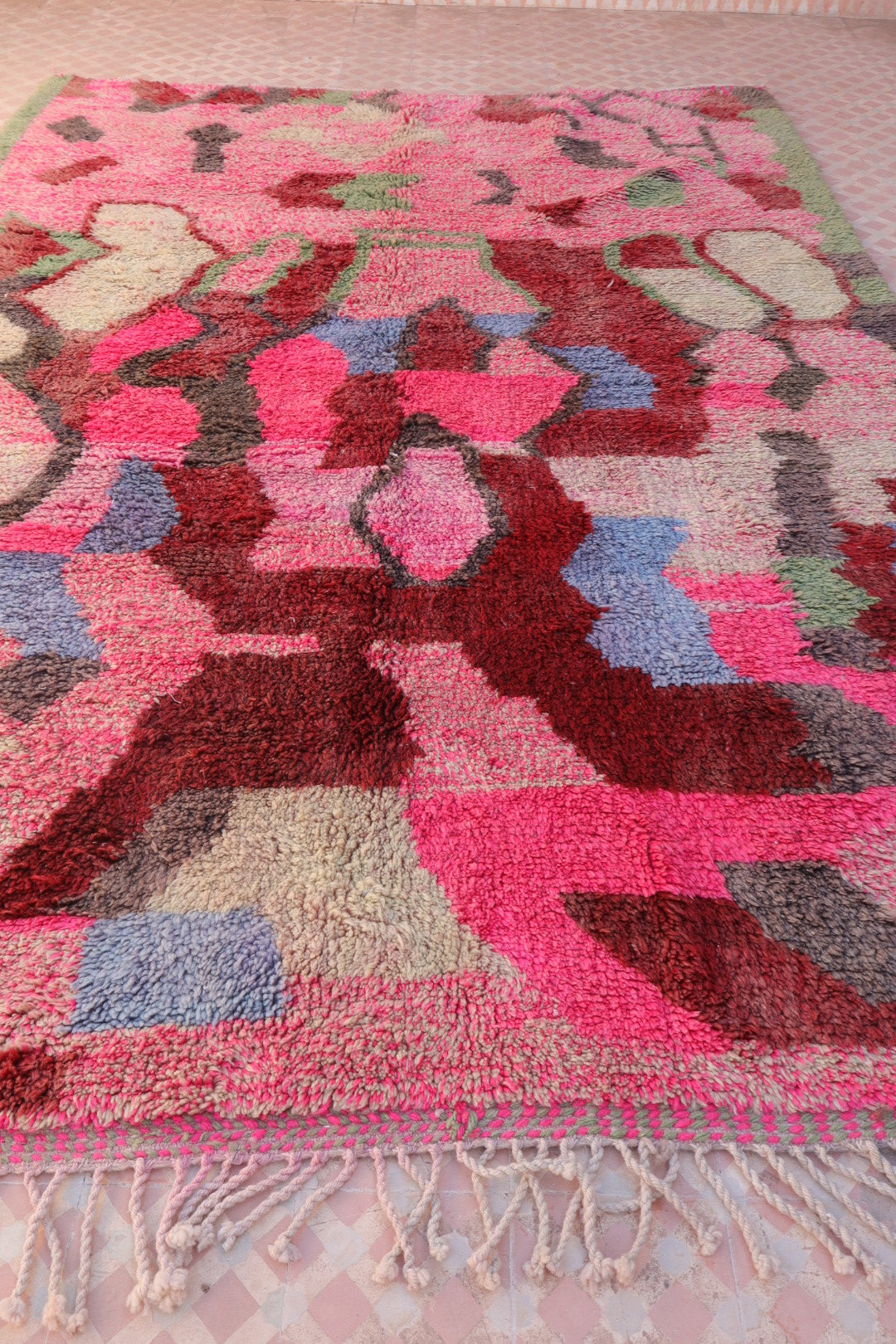 Tapis Berbère Boujad Rose Motifs Colorés - 292 x 205 cm Néda
