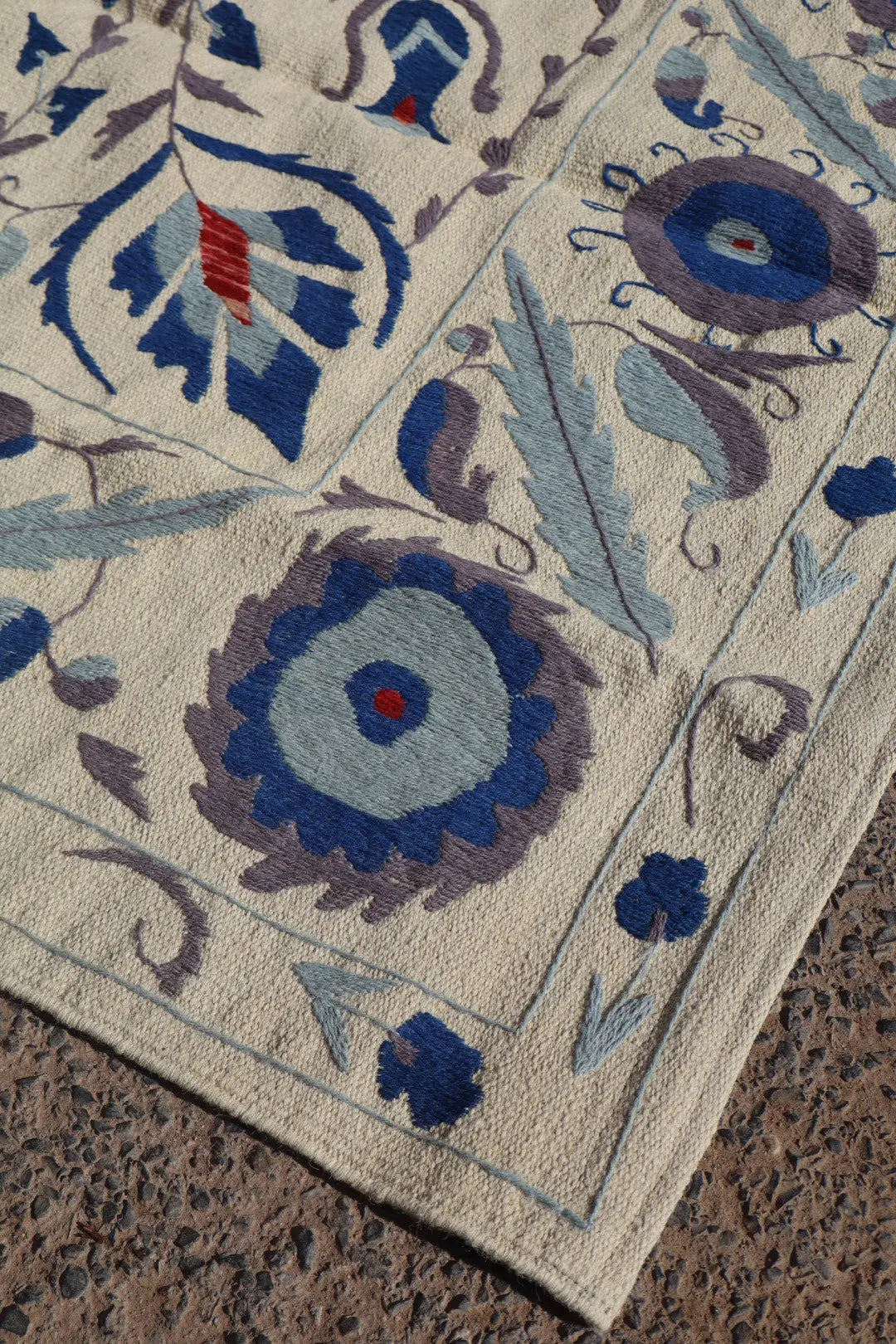 Tapis Kilim Suzani Blanc Bleu – 240x 170 cm Néda