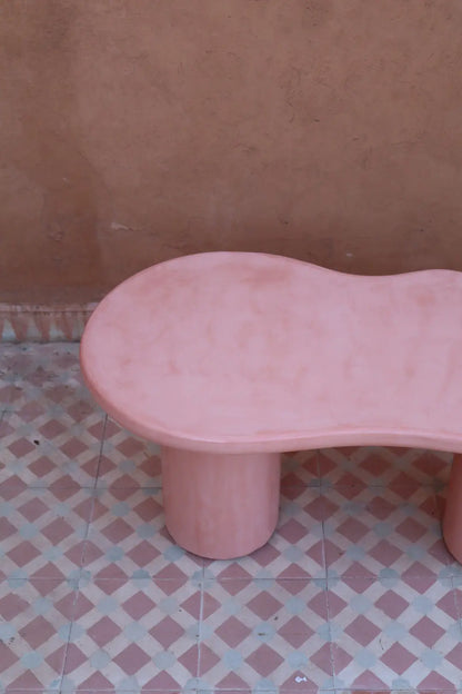 Table Basse Organique en Béton Ciré - « CURVE » Rose Néda