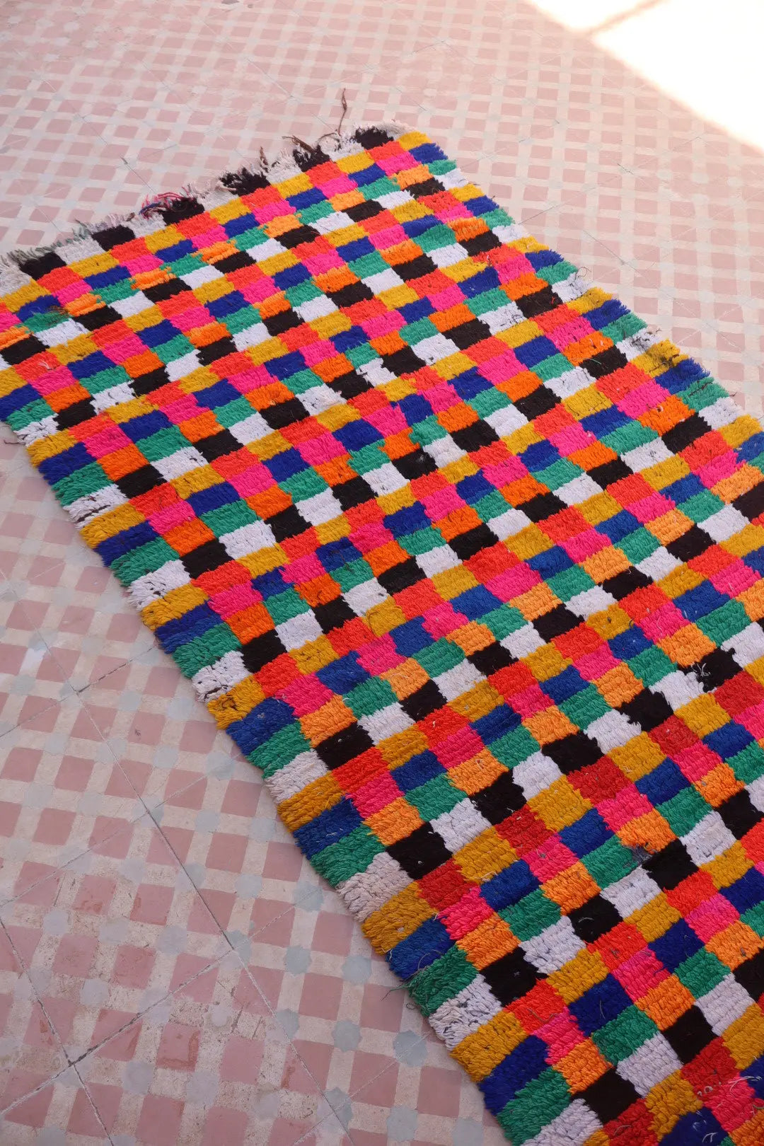 Tapis Berbère Azilal Vintage de Couloir Carreaux Multicolores - 242 x 99 cm Néda