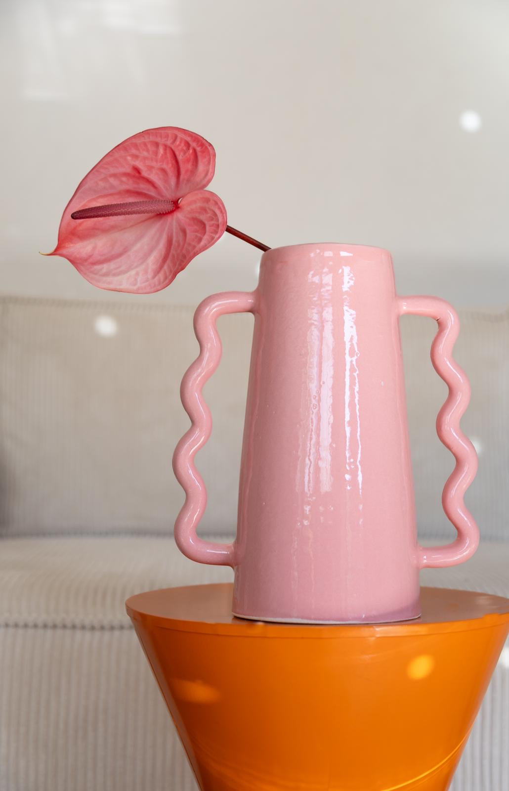 Vaso astratto in ceramica rosa