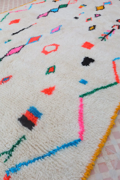 Tapis Berbère Coloré Blanc Motifs Multicolore Cadre Jaune - Azilal Néda