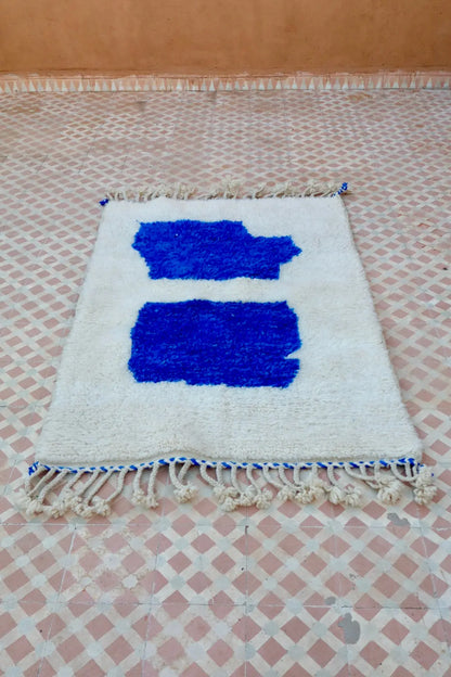 Tapis Berbère Béni Ouarain Blanc et Bleu Majorelle Moderne- 152 x 100 cm Néda