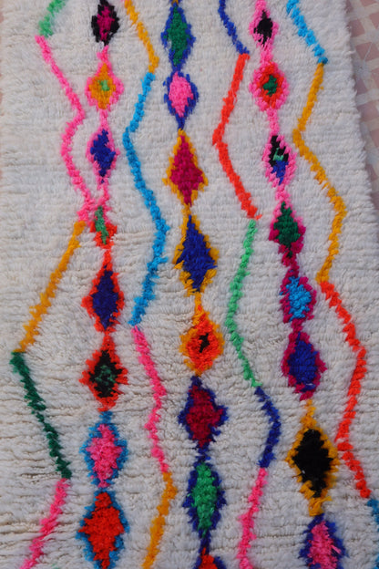 Tapis Berbère Couloir Azilal Blanc à Motifs Colorés Fluos - 300 x 82 cm Néda