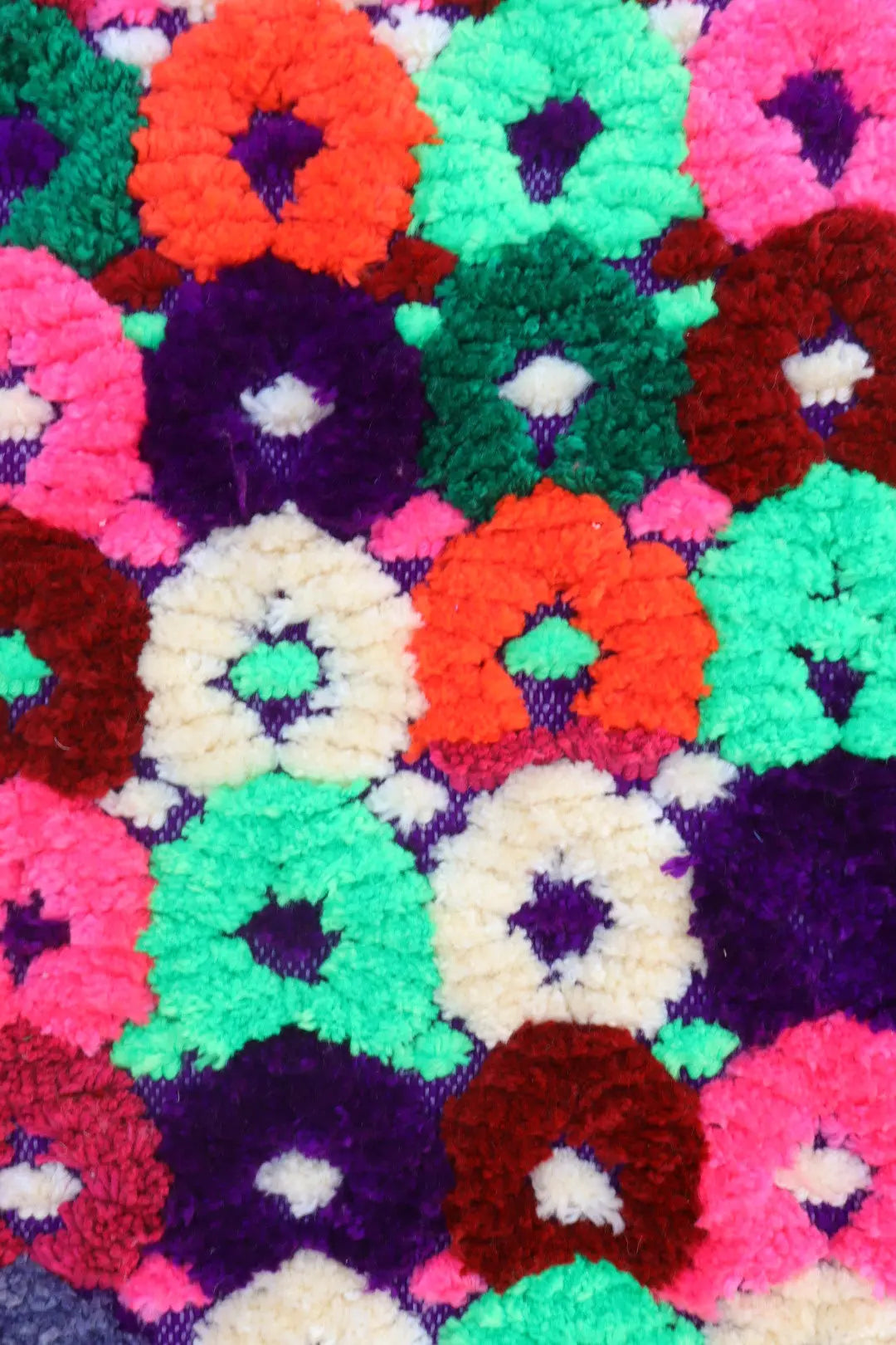 Tapis Berbère Couloir Azilal Violet à Motifs Reliefs Multicolores -300 x 77 cm Néda