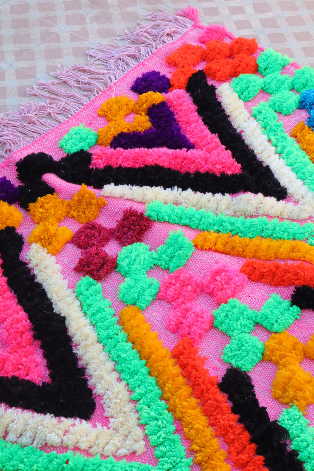 Tappeto Berbero Colorato Rosa Motivi Fluo- 190 x 142 cm Néda
