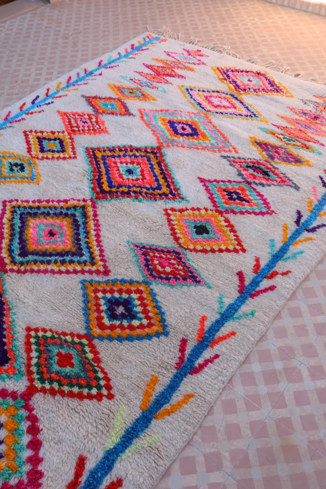 Tapis Berbère Azilal Colorés Motifs Multicolores et Fluo- 262 x 191 cm Néda