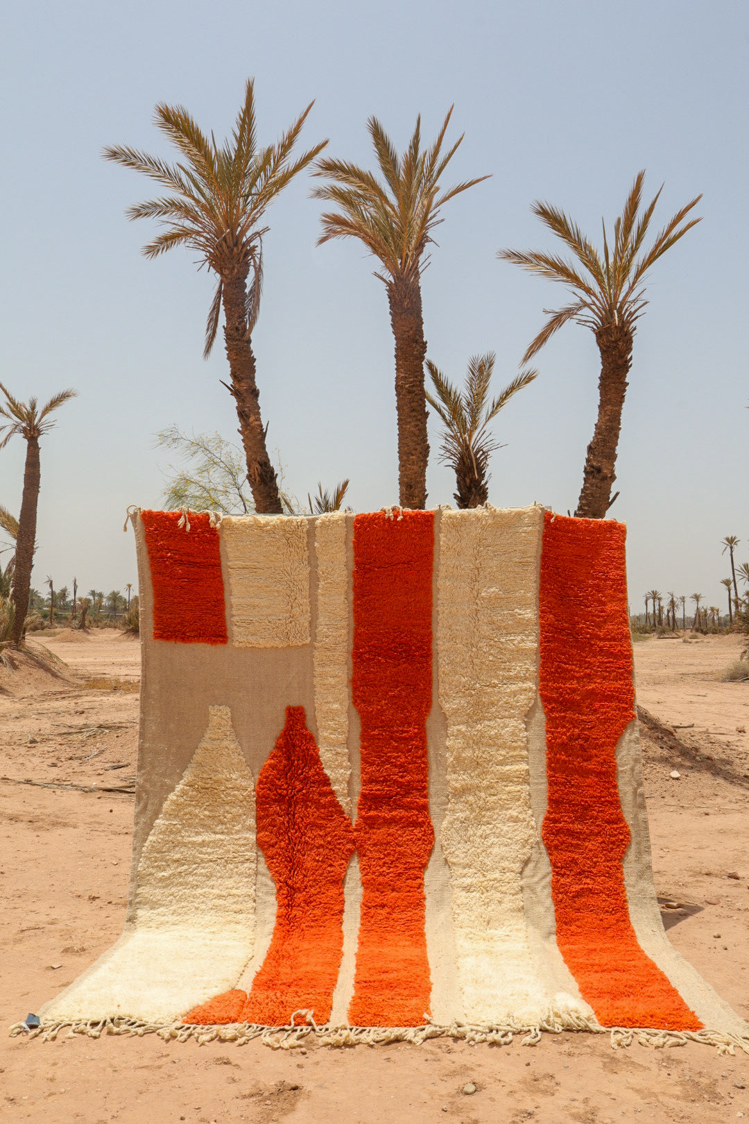 Tapis Berbère Béni Ouarain Moderne Coloré Orange et Blanc À Reliefs - 300 x 250 cm