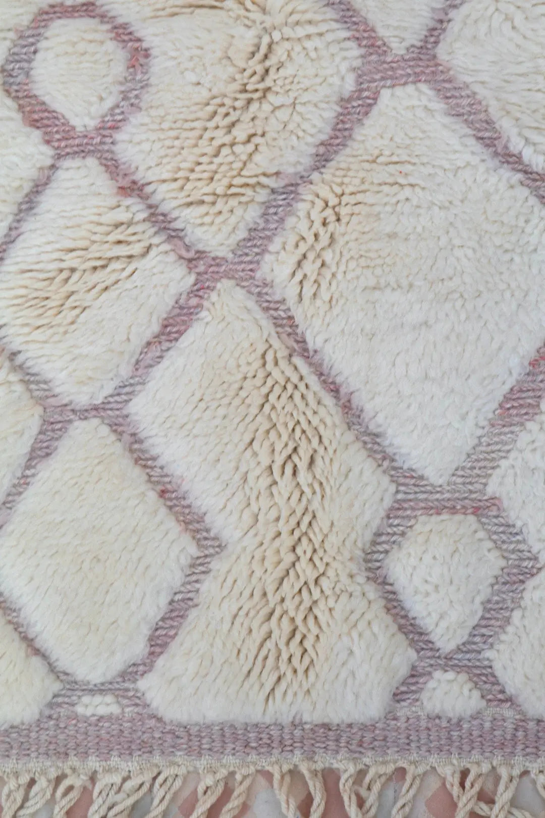 Tapis Berbère Mrirt Beige et Rosé Motifs Reliefs- 245 x 170 cm Néda