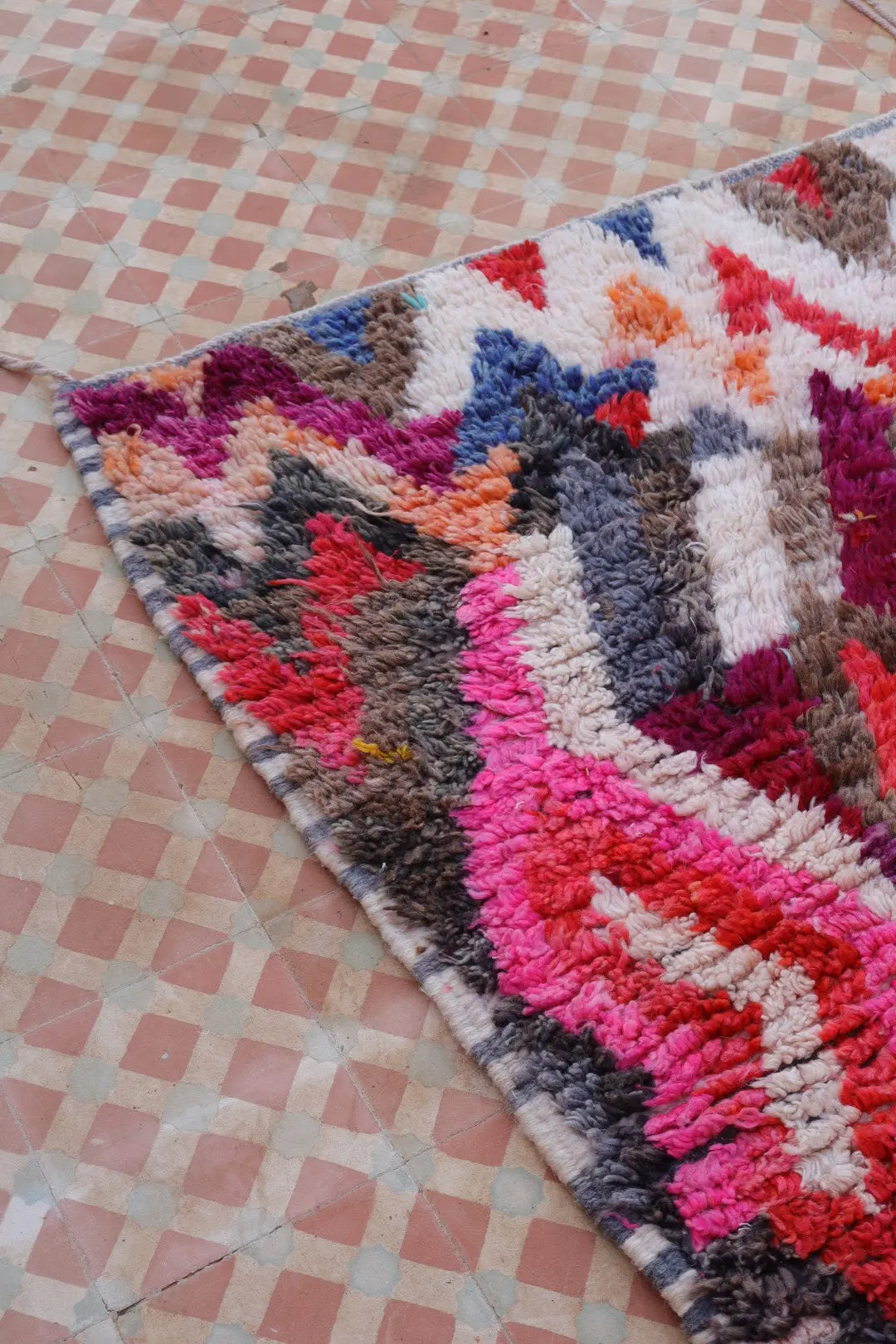 Alfombra Bereber Boujad Colorida Violeta Rosa Roja - 105 × 160 cm Néda