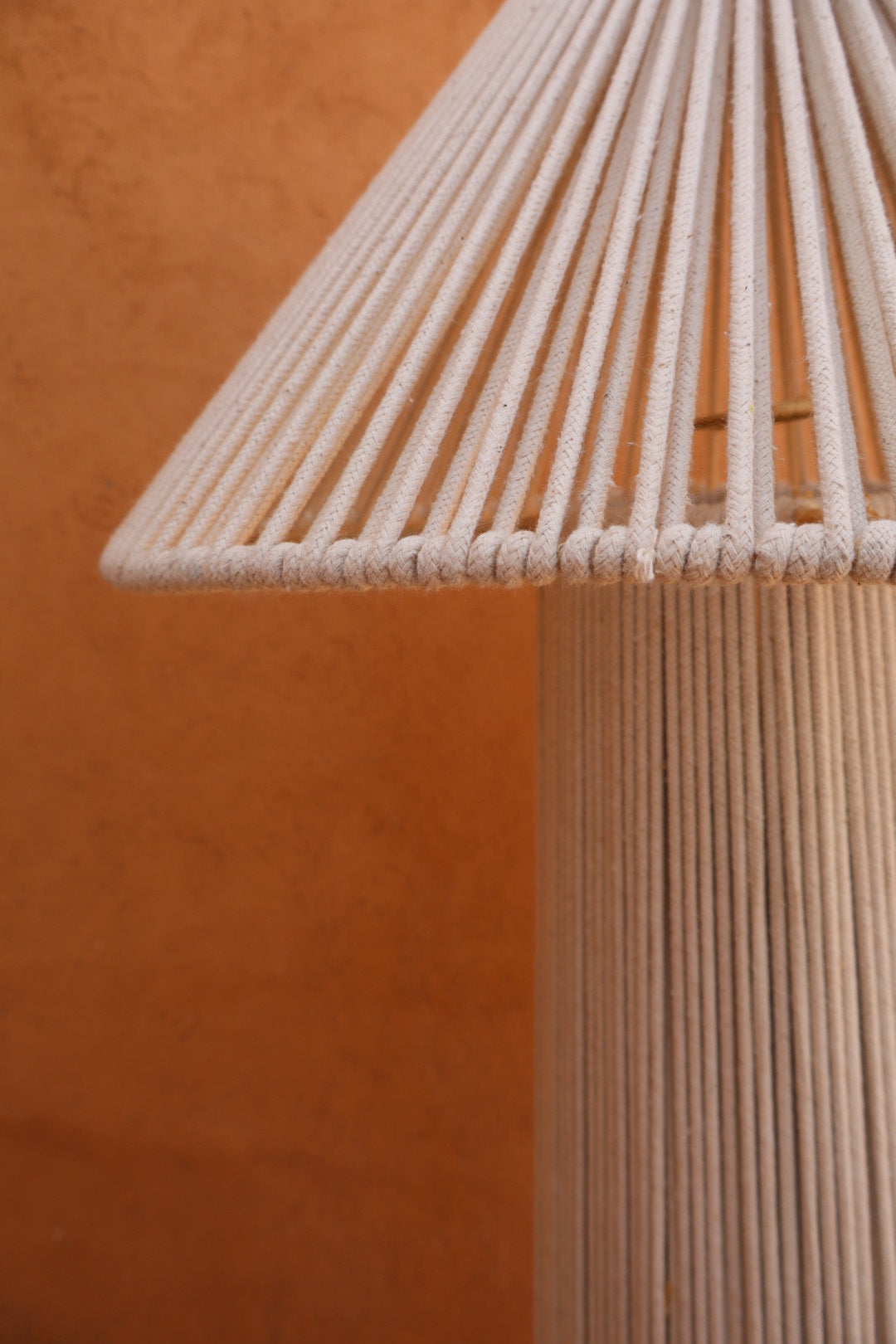 Lampadaire tendance en coton fait main bohème chic Lucie pour salon ou bureau 