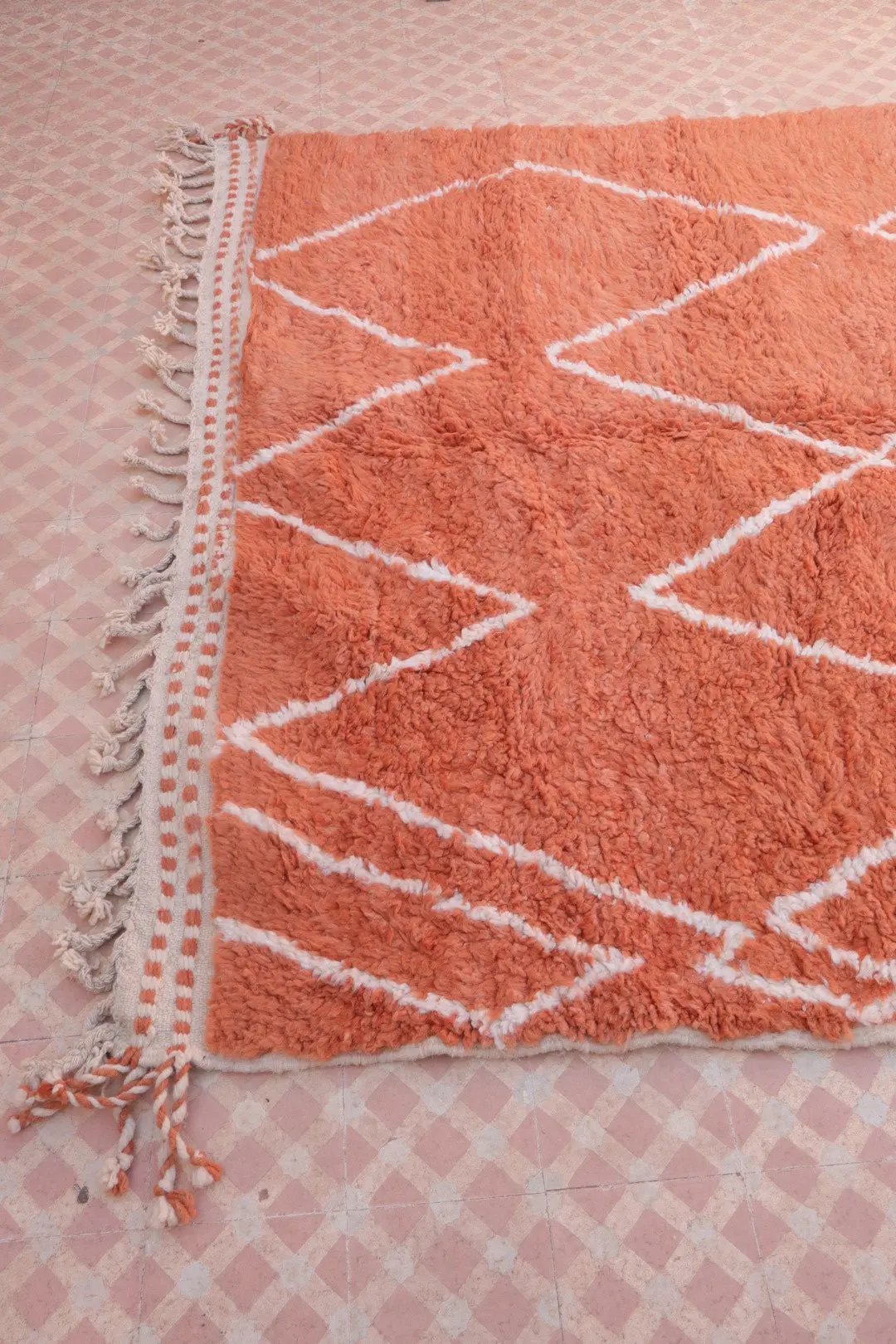 Tapis Berbère Coloré Terracotta et Blanc Béni Ouarain- 288 x 195 cm Néda