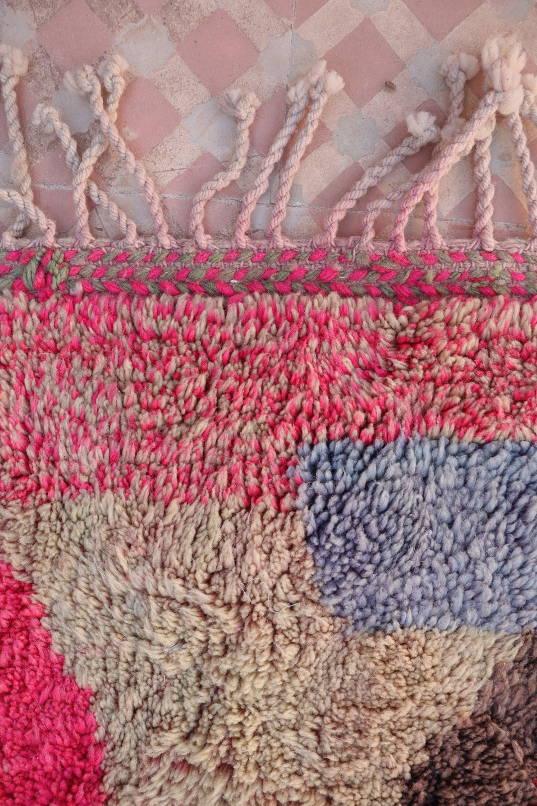 Tapis Berbère Boujad Rose Motifs Colorés - 292 x 205 cm Néda