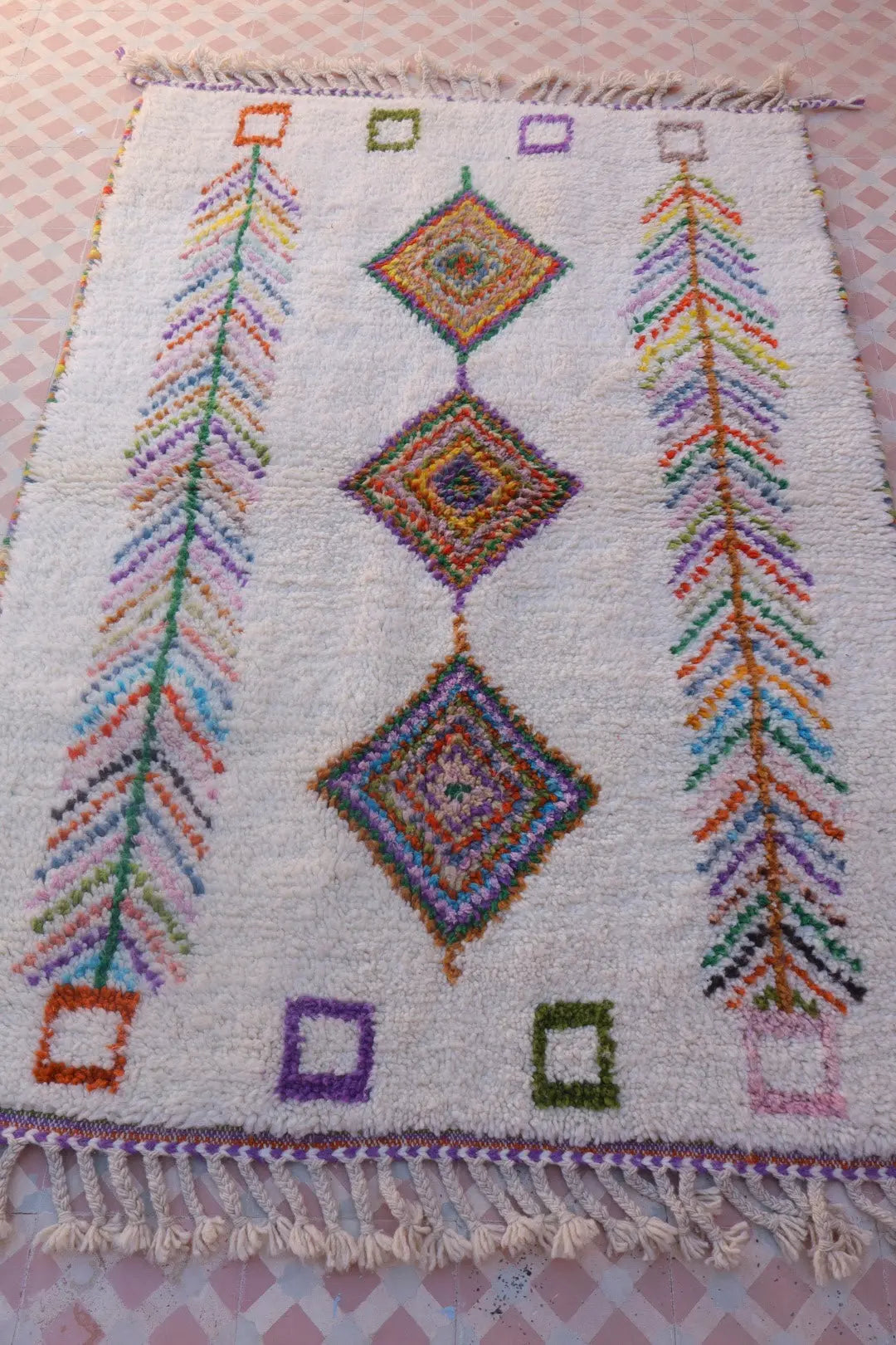 Tapis Berbère Azilal Blanc à Motifs Colorés Trame Multicolore- 170 x 118 cm Néda