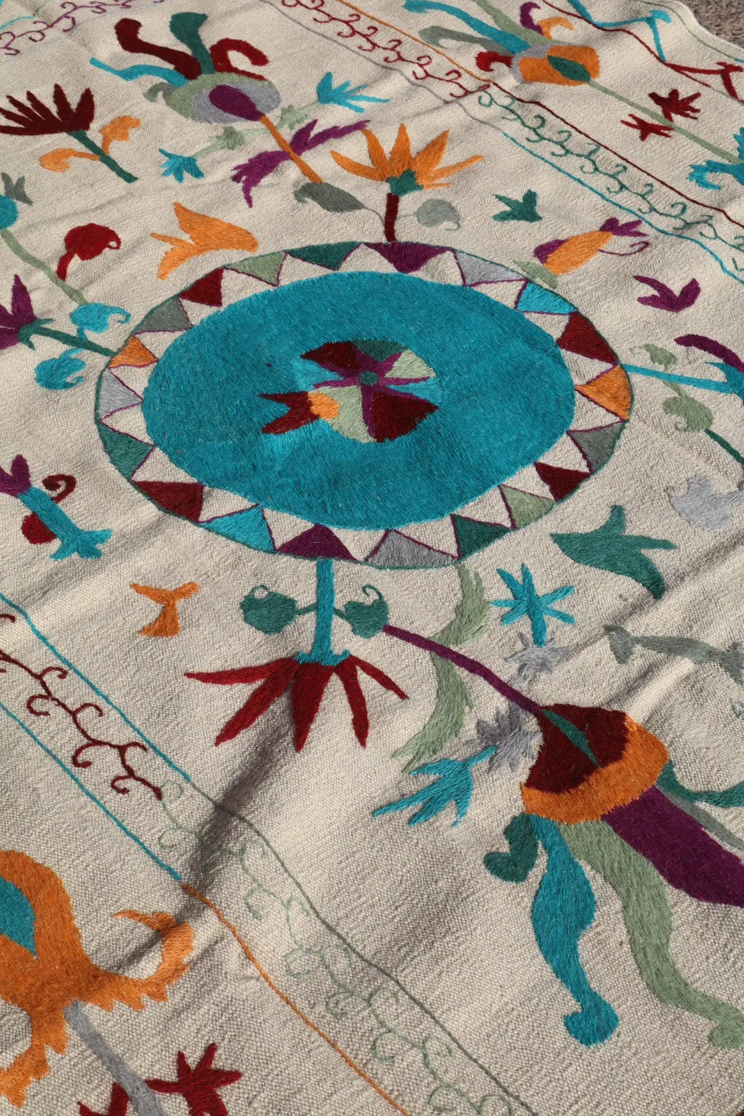 Tapis Kilim Suzani Blanc Bleu Multicolore – 240x 170 cm Néda