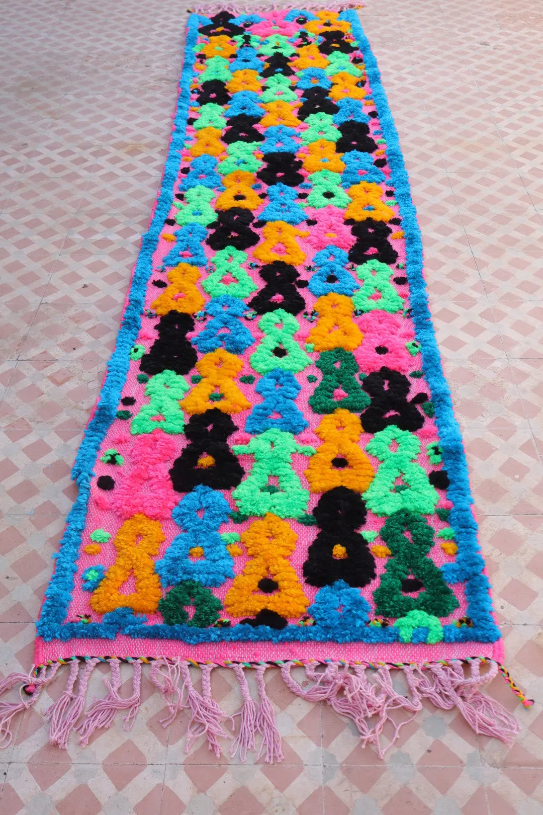 Tapis Berbère Couloir Azilal Rose à Motifs Reliefs Multicolores -293  x 70 cm Néda