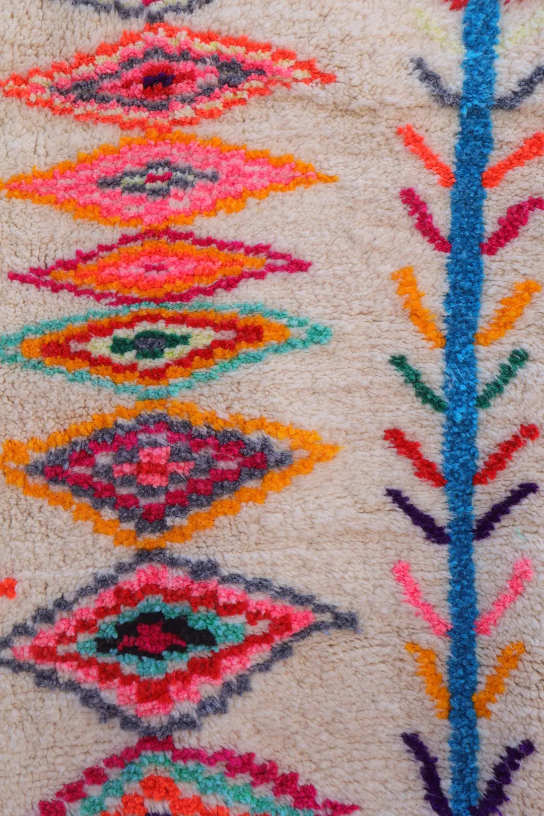 Tapis Berbère Azilal Colorés Motifs Multicolores et Fluo- 262 x 191 cm Néda