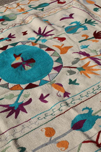 Tapis Kilim Suzani Blanc Bleu Multicolore – 240x 170 cm Néda