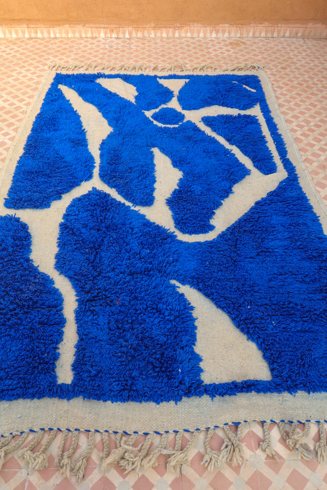 Tapis Berbère Béni Ouarain Bleu Klein Moderne - 240 x 153 cm