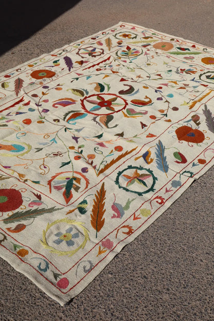 Tapis Kilim Suzani Blanc Multicolore – 238 x 159 cm Néda