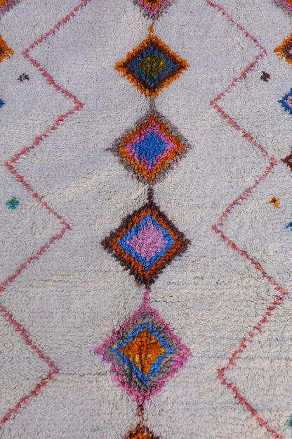 Tapis Berbère Azilal Blanc à Motifs Colorés Bords Turquoise- 268 x 173 cm Néda