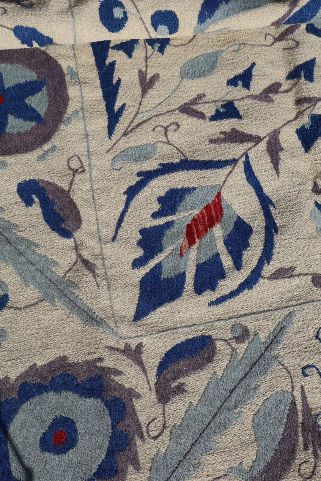 Tapis Kilim Suzani Blanc Bleu – 240x 170 cm Néda