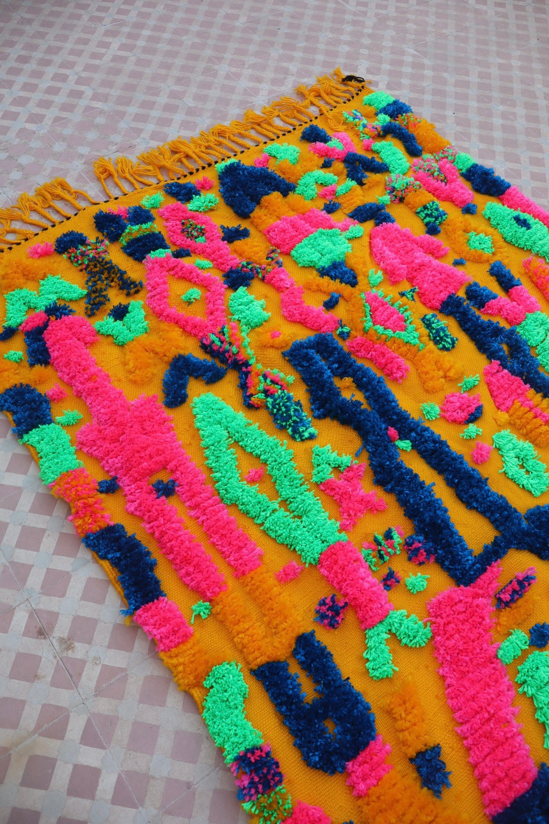 Tapis Berbère Coloré Jaune Moutarde Motifs Fluos-  190 x 142  cm Néda