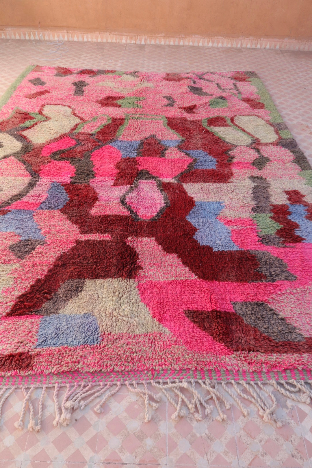 Tapis Berbère Boujad Rose Motifs Colorés - 292 x 205 cm Néda