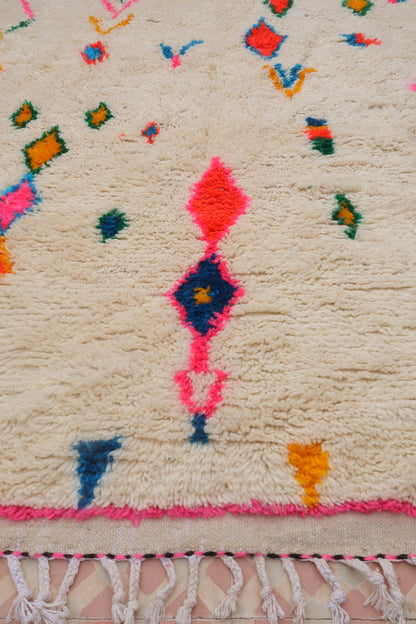 rug Berber Azilal White with Fluorescent Colored Patterns Pink Fluorescent Edges- 310 x 194 cm 