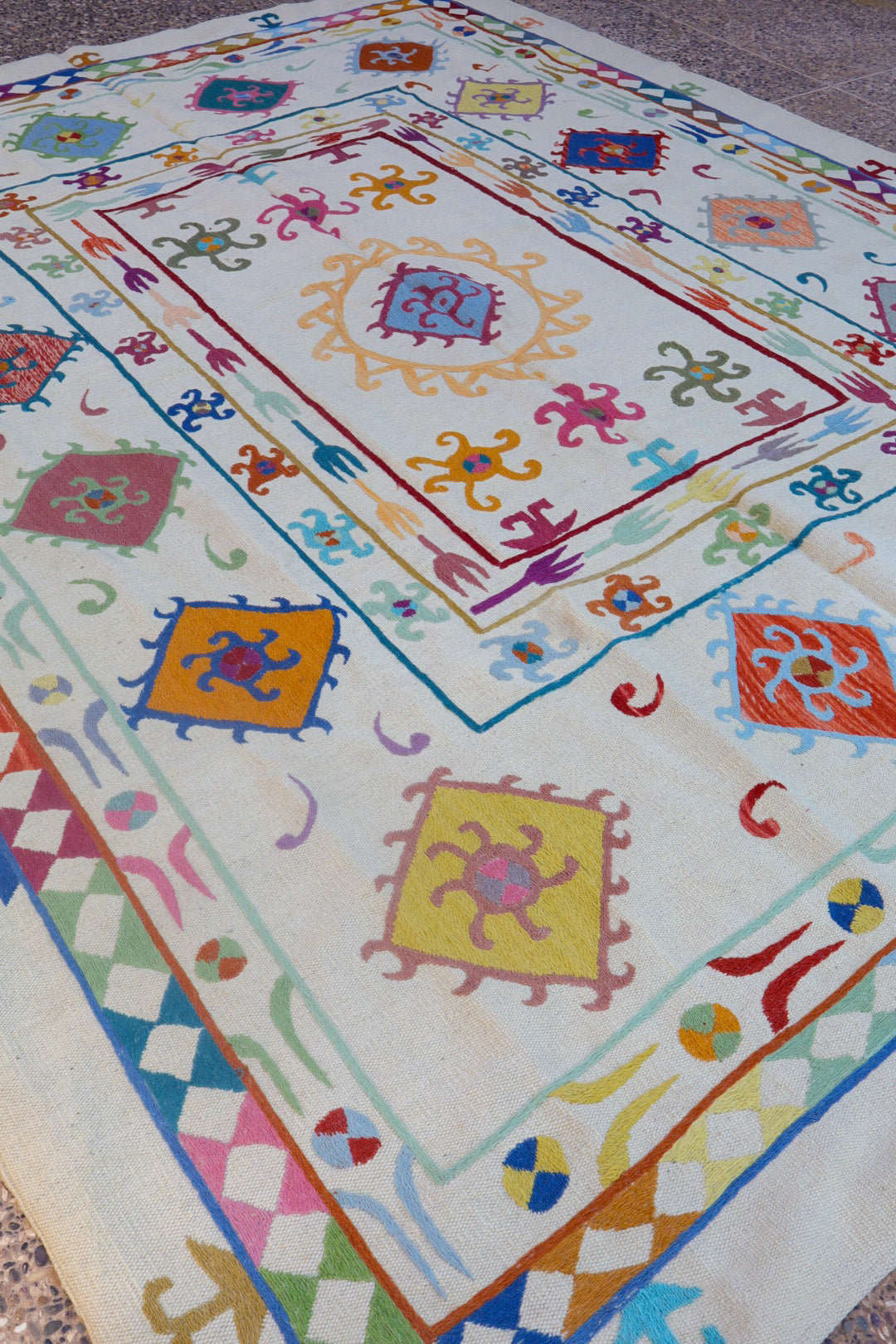 Alfombra multicolor de kilim de Suzani White - 300 x 239 cm