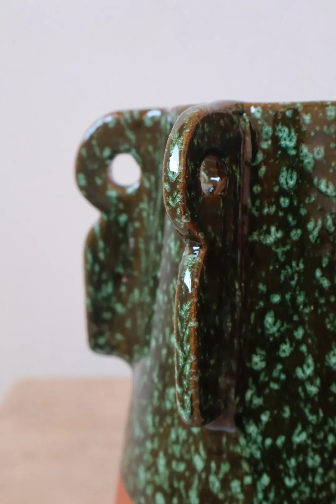 Vase Sculptural Bi Matières Vert Moucheté- SABI Néda