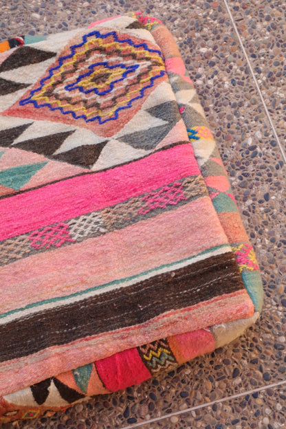 Pouf berbero Kilim multicolore e rosa fluorescente